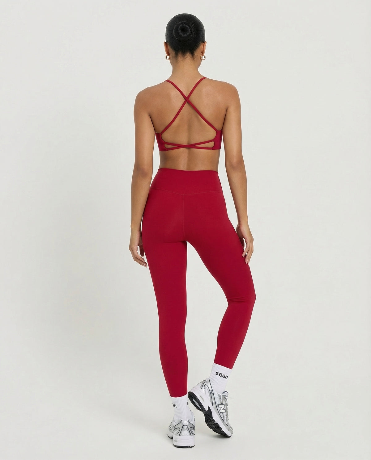 Seen women's seamless workout set featuring high-waist leggings and matching sports top, designed for activewear and fitness.